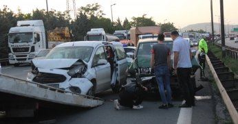 Arıza yapan kamyon zincirleme kazaya sebep oldu: 2 kişi yaralandı