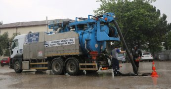 Büyükşehir, sağanak yağışa anında müdahale ediyor