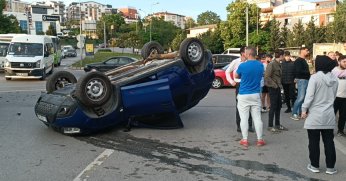 Takla atan otomobilden hafif sıyrıklarla çıktı