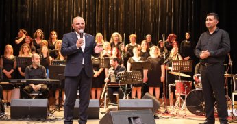 Kiraz Çiçeği Korosu ilk konserini verdi