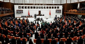 HDP’li vekiller yine bildiğiniz gibi! İstiklal Marşı okunurken dudakları bile kıpırdamadı!