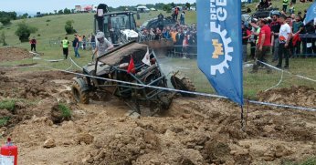 Kocaeli'de düzenlenen Off-Road Festivali'nde heyecan zirveye ulaştı