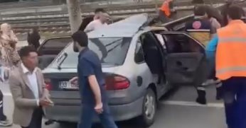 Kontrolden çıkan otomobil bariyere çarptı: 4 yaralı