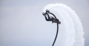 Büyükşehir’in ev sahipliğindeki;  Su jeti ve Flyboard Şampiyonası nefesleri kesti