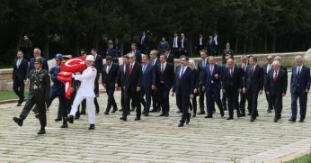 Devletin zirvesi, ilk kabine toplantısı öncesi Anıtkabir'de