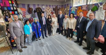 GÖLCÜK BELEDİYESİ SANAT GALERİSİNDE KARMA SERGİLER SÜRÜYOR