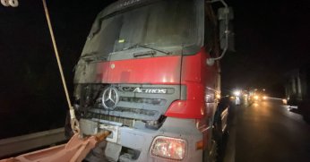 TEM’de alev topuna dönen tır trafiği durdurdu