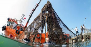 İzmit Körfezinden 5 ton hayalet ağ çıkarıldı