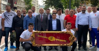 Bin 400’ten fazla güreşçi 180 bin TL’lik altın kemer için ter dökecek