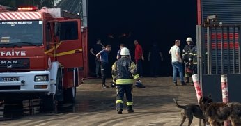 Kocaeli’de geri dönüşüm tesisindeki yangın kontrol altına alındı