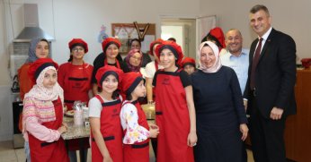 GÖLCÜK BELEDİYESİ'NDEN GENÇLERE YÖNELİK PASTACILIK KURSU