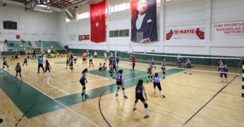 Derince’de Voleybol Şenliği