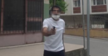 Boşanma aşamasındaki eşine silah çekti