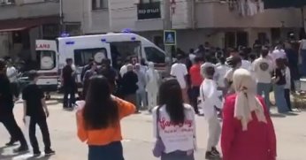 Karnesini alan öğrenci okul önünde arkadaşı tarafından tabanca ile vuruldu