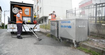 Çöp konteynerleri yerinde yıkanıyor