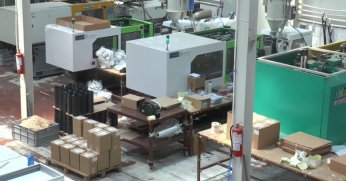 Alev alev yanan fabrika kesimhanede yeniden küllerinden doğdu