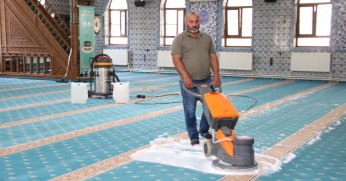 Mezarlıklarda ve Camilerde Bayram Temizliği