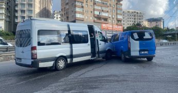 İşçi servisi ile kargo midibüsü çarpıştı: 4 yaralı