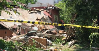 Kocaeli'de metruk ev çöktü: 2 kişi hayatını kaybetti