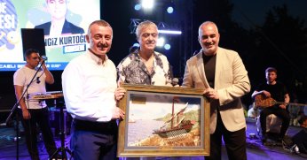 Cengiz Kurtoğlu, şarkılarıyla Karamürsel’i salladı