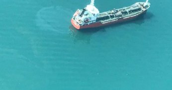 İzmit Körfezi'ni kirleten iki gemiye 33 milyon 984 bin TL ceza kesildi