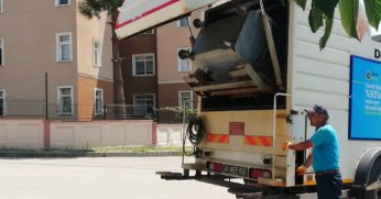 Derince’de Çöp Konteynerleri Yıkanıyor