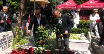 15 Temmuz’un yıldönümünde şehitler mezarı başında anıldı