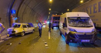 Kuzey Marmara Otoyolu'nda arızalanan otomobile tır çarptı: 6 yaralı