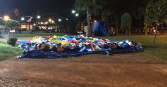 4 yaşındaki kız çocuğu, 7 metrelik şişme oyun parkından düşerek yaralandı