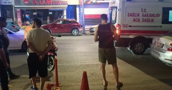 U dönüşü yapan otomobil motosiklete çarptı