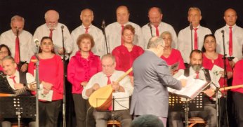 TÜRK HALK OZANI ÂŞIK VEYSEL KENDİ TÜRKÜLERİYLE YÂD EDİLDİ