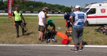 Minik yarışçılar kaza yaptı, annesi gözyaşlarına boğuldu