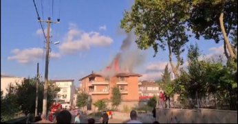 Çatı alev topuna döndü