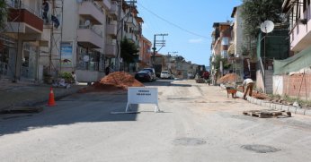 Derince’de kaldırım düzenlemeleri yapılıyor