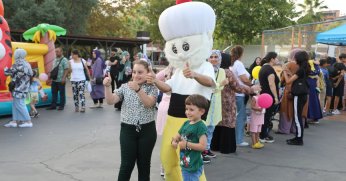 Büyükşehir’in sokak şenlikleriyle doyasıya eğlence