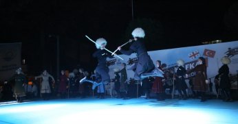 MUHTEŞEM KAFKAS FOKLORÜ GÖLCÜK'Ü HAYRAN BIRAKTI