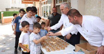 Başkan Aygün’den Öğrencilere Aşure İkramı