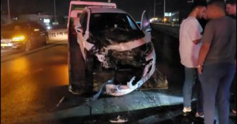 Kontrolden çıkan araç otomobile çarpıp alev aldı