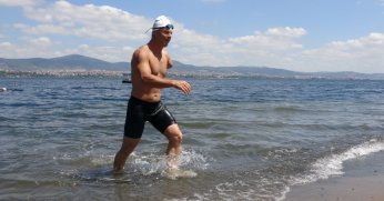 İzmit Körfezi'nde tüm engellere kulaç attılar