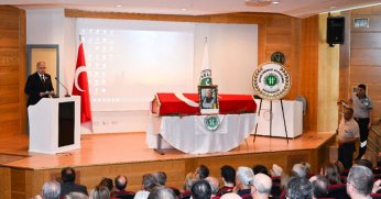 Kocaeli Üniversitesi'nden kurucu rektörüne son görev