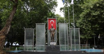 Atatürk heykelinin bakımı tamamlandı