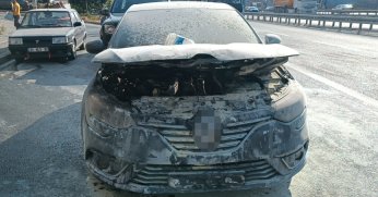 Seyir halinde otomobil alev alev yandı