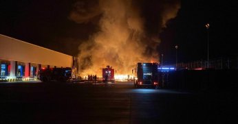 Kocaeli’de zincir marketin deposunda büyük yangın