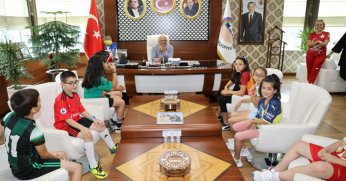 Çocuklar sordu, Başkan Söğüt yanıtladı