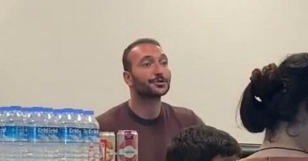 Hastane kantininde satış yapan Görkem Sevindik: Oyunculuk dışında işlerle uğraşmayı seviyorum