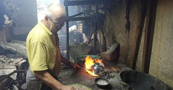 Kocaeli'nin tek kalaycısı, mesleğini ayakta tutmaya çalışıyor