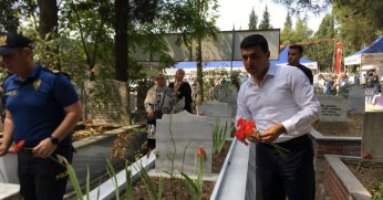 Marmara Depremi'nde hayatını kaybedenler Körfez'de anıldı