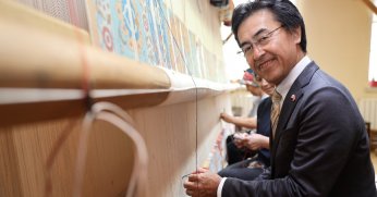 Japon Başkonsolos Hereke Halısı dokudu