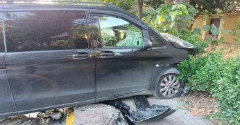 Turistleri taşıyan minibüs ağaca çarptı: 6 yaralı