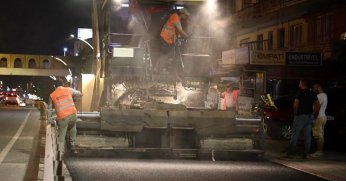 Bir gecede 800 ton asfalt serildi